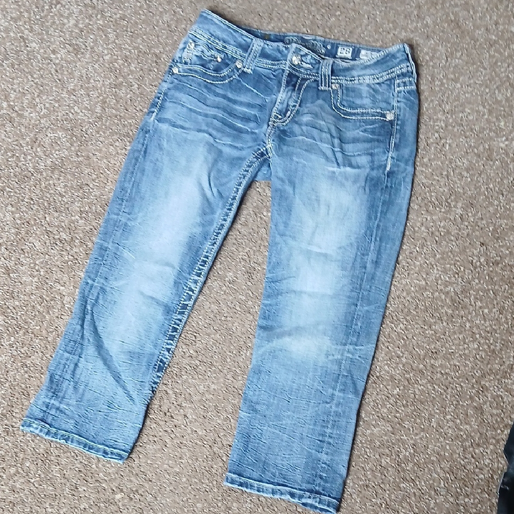 Miss Me Cupped Capris Size 28